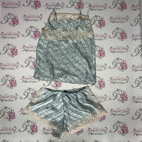 Victoriaβs Secret two-piece set pajamas, shorts and tank top floral cream lace - Picture 2 of 5